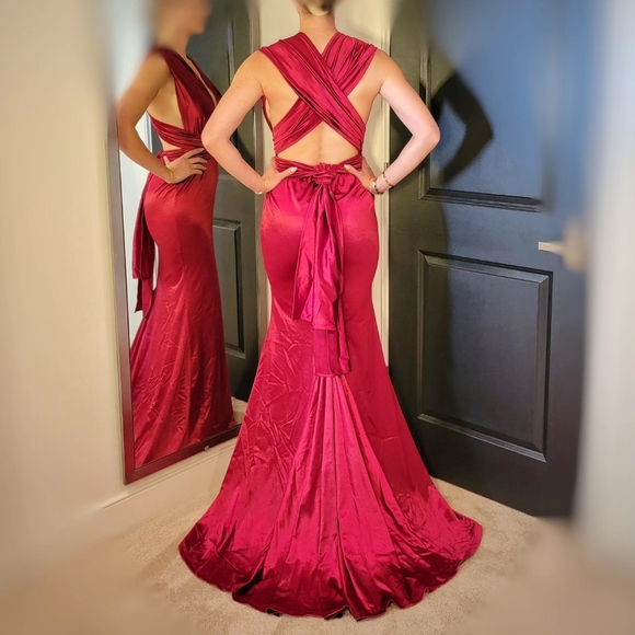 𝘽𝙚𝙖𝙪𝙩𝙞𝙛𝙪𝙡 𝙍𝙚𝙙 𝘾𝙤𝙣𝙫𝙚𝙧𝙩𝙞𝙗𝙡𝙚 𝙈𝙚𝙧𝙢𝙖𝙞𝙙 𝙂𝙤𝙬𝙣 - Picture 3 of 3